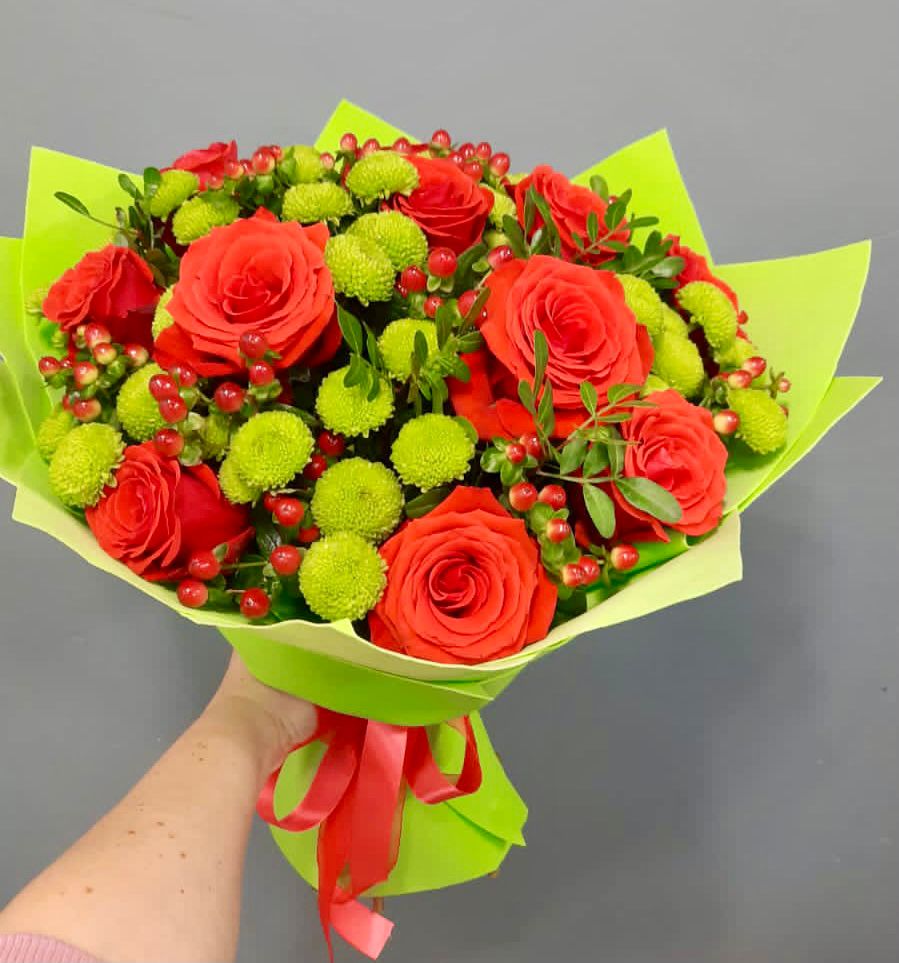 Букет цветов из: Хризантемы и Розы в Пятницкое