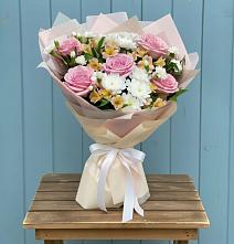 Букет цветов из:  Гвоздики, Орхидеи и Розы в Пятницкое