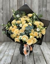 Букет цветов из:  Розы и Лизиантусы в Пятницкое