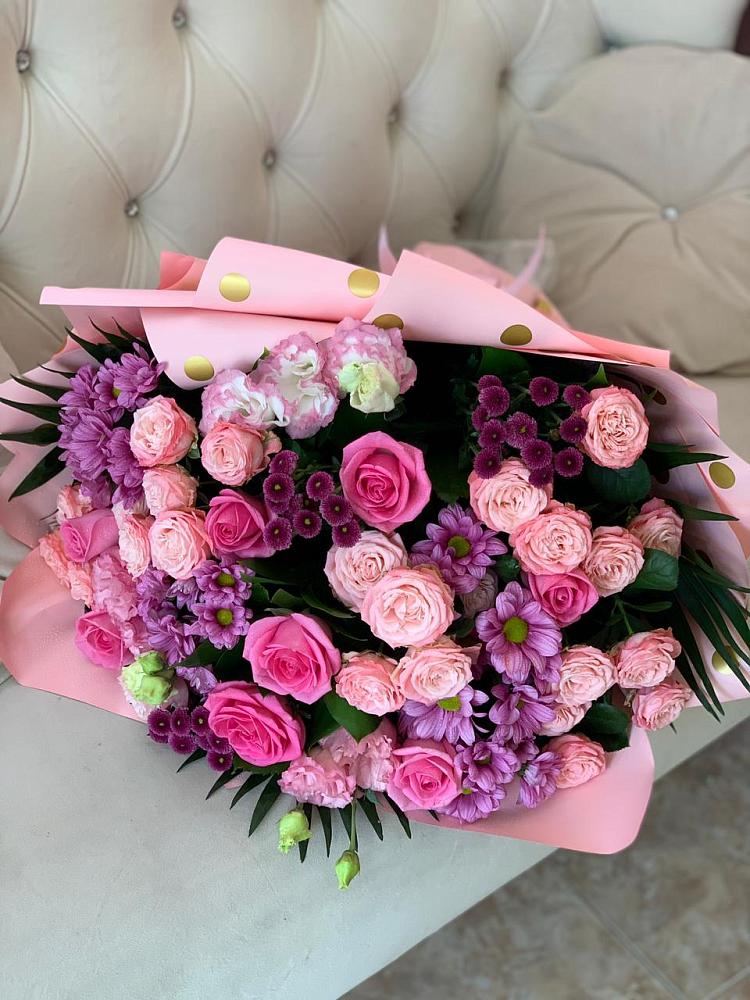 Букет цветов из: Хризантемы, Розы и Лизиантусы в Пятницкое