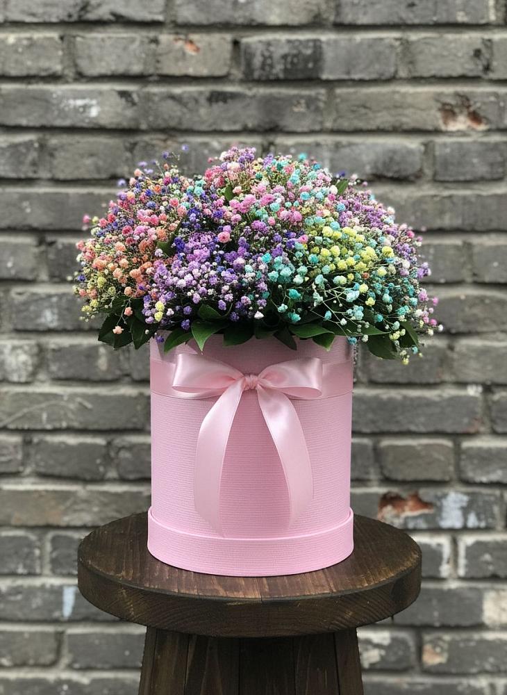 Цветочная композиция из Гипсофила и Розы в шляпной коробке в Пятницкое