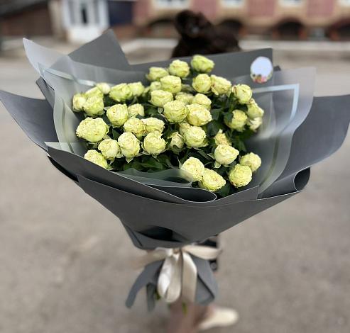 Букет Белые кустовые розы Солинеро в Пятницкое