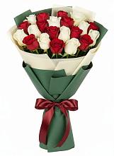 Букет Микс из красных и белых роз в Пятницкое