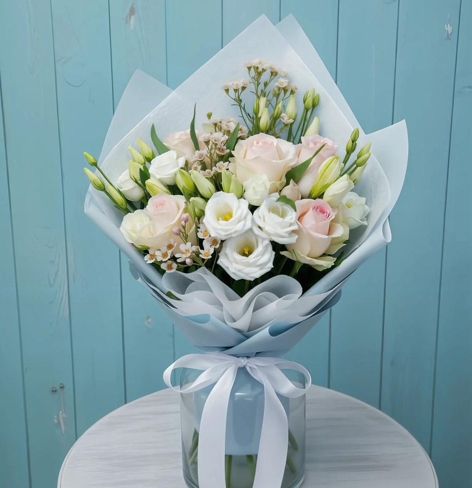 Букет цветов из: Розы и Лизиантусы в Пятницкое