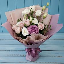 Букет цветов из:  Розы и Лизиантусы в Пятницкое