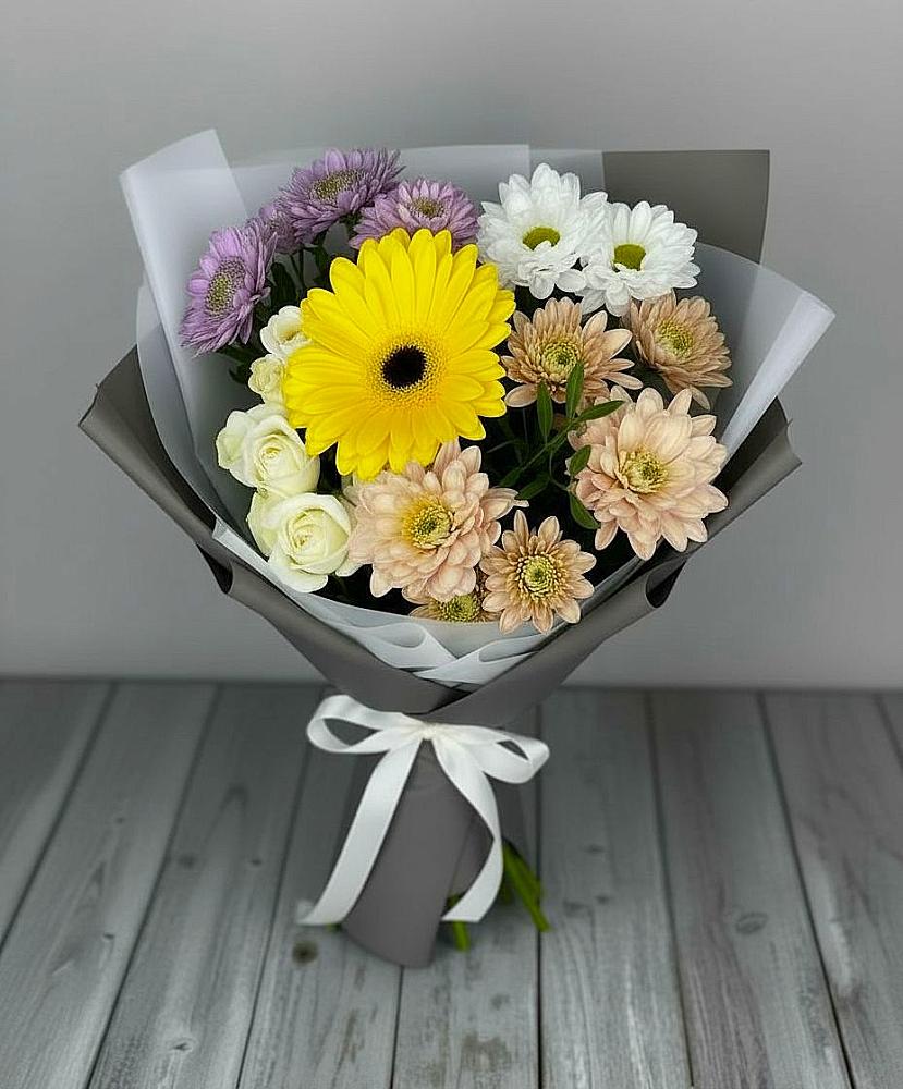 Букет цветов из: Розы, Герберы и Хризантемы в Пятницкое