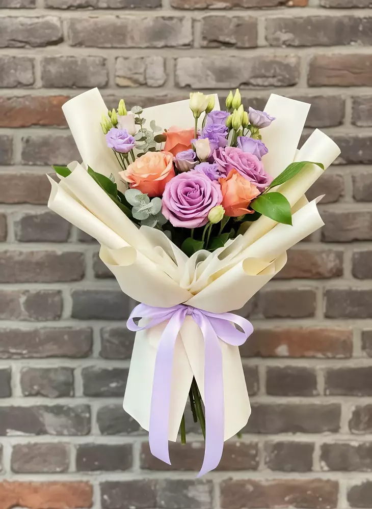 Букет цветов из: Лизиантусы и Розы в Пятницкое