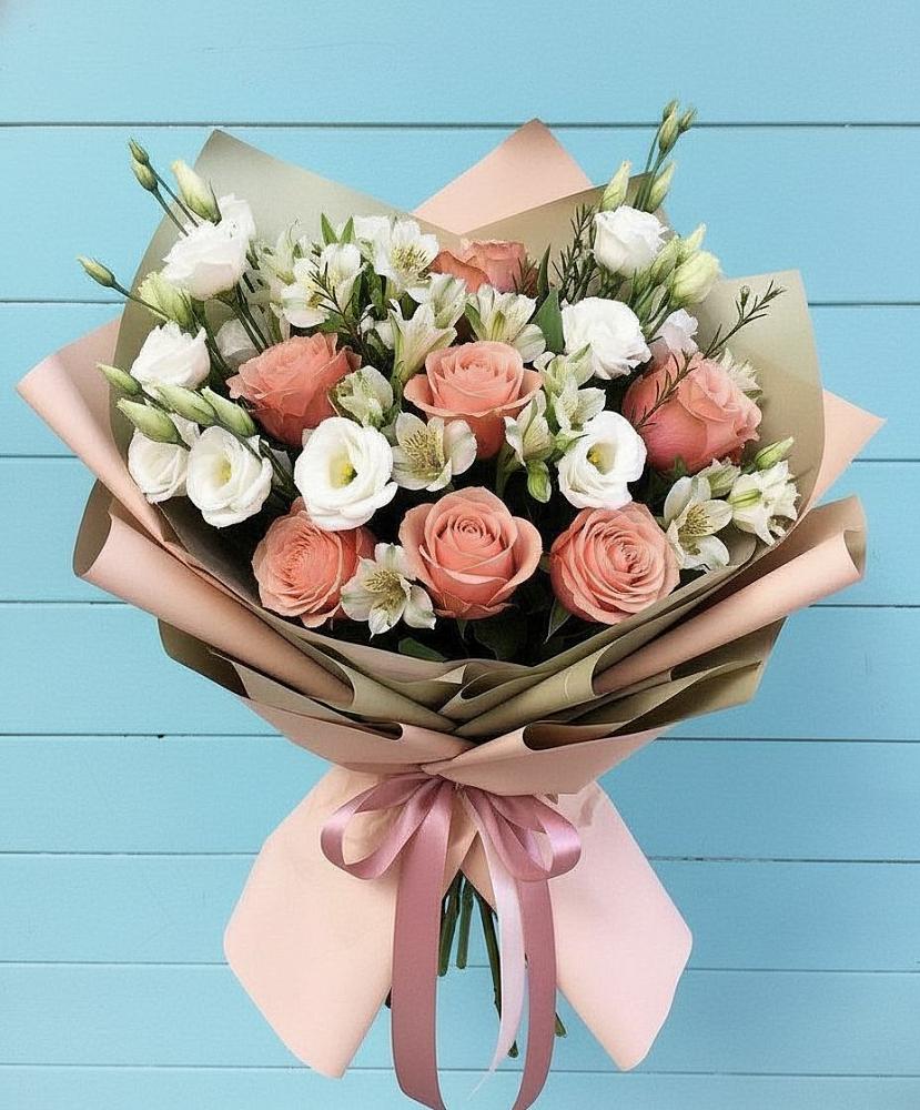 Букет цветов из: Розы, Альстромерии и Лизиантусы в Пятницкое