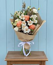 Букет цветов из:  Альстромерии, Лизиантусы, Розы и Хризантемы в Пятницкое