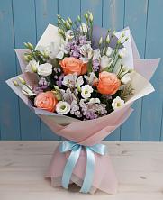 Букет цветов из:  Лизиантусы, Розы, Альстромерии и Гипсофила в Пятницкое