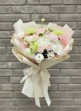 Букет цветов из:  Гвоздики, Розы, Лизиантусы и Хризантемы #REPLACE_PRED# Пятницкое