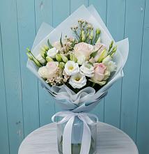 Букет цветов из:  Розы и Лизиантусы в Пятницкое