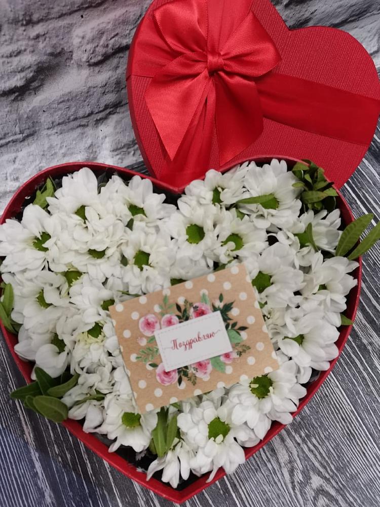 Цветочная композиция из Хризантемы в виде сердца в Пятницкое