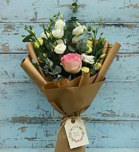 Букет цветов из:  Розы и Лизиантусы в Пятницкое