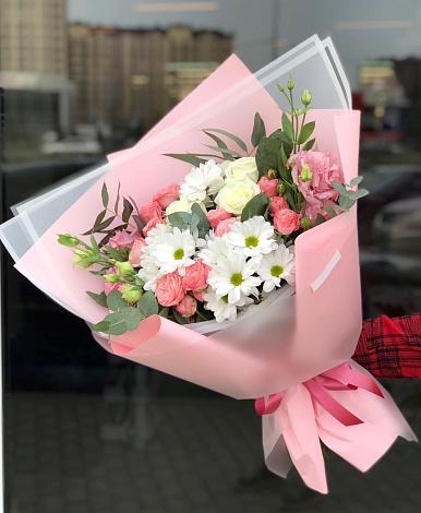 Букет цветов из: Розы, Лизиантусы и Хризантемы в Пятницкое
