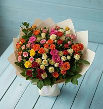 Букет Микс из разноцветных кустовых роз в Пятницкое