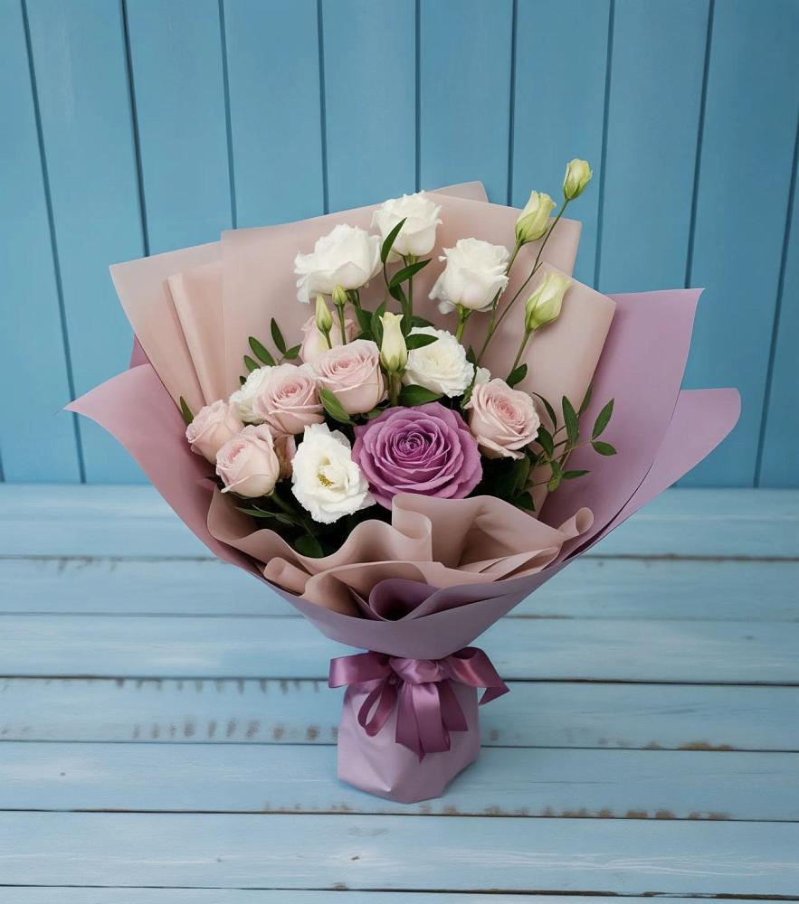 Букет цветов из: Розы и Лизиантусы в Пятницкое